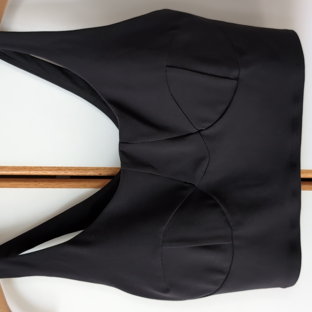 NWOT Nulu Front-Darting Yoga Bra 8 Black